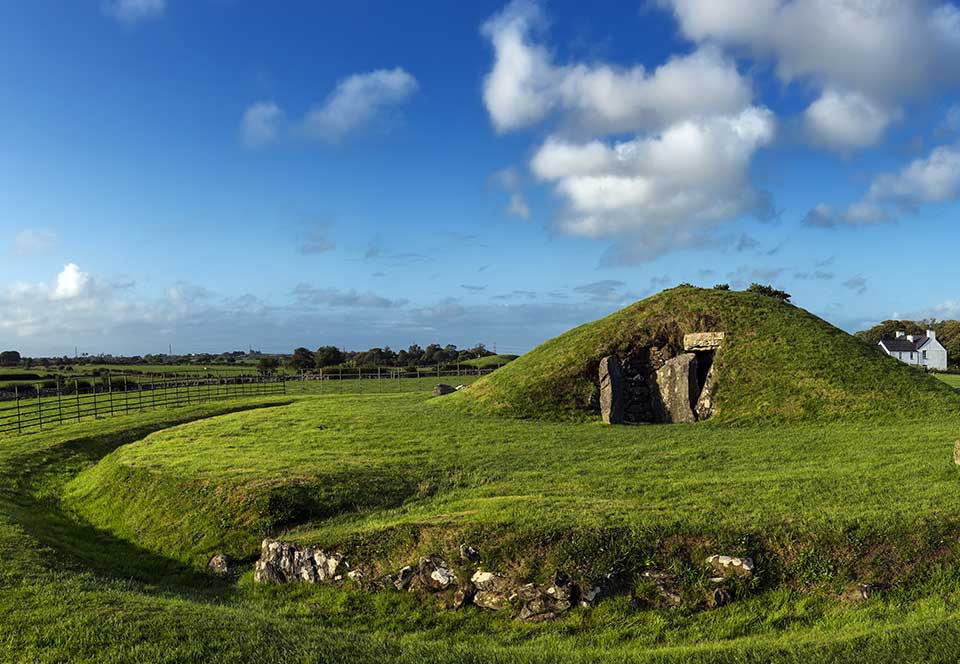Bryn-Celli-Ddu-Anglesey-one-of-the-finest-prehistoric-passage-tombs-in-Europe-different-view
