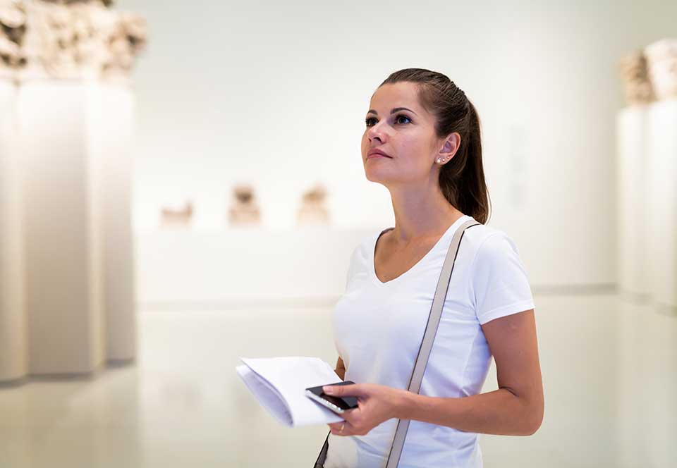 woman-in-gallery