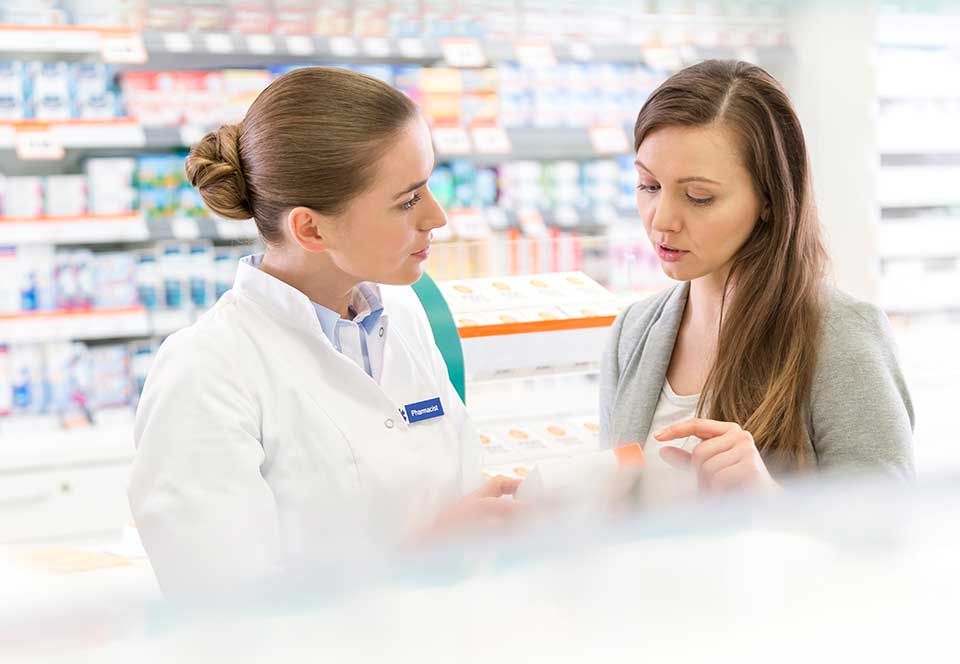 pharmacist-with-customer